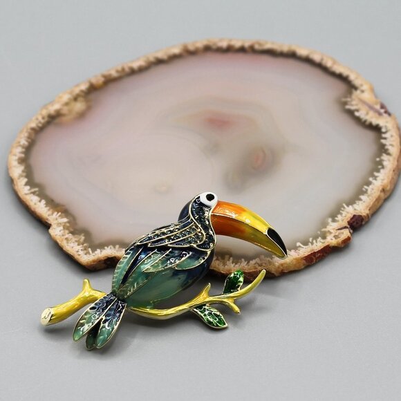 Jewelry pin brooch toucan tropical animal colorful gold tone fashion new - Picture 2 of 12